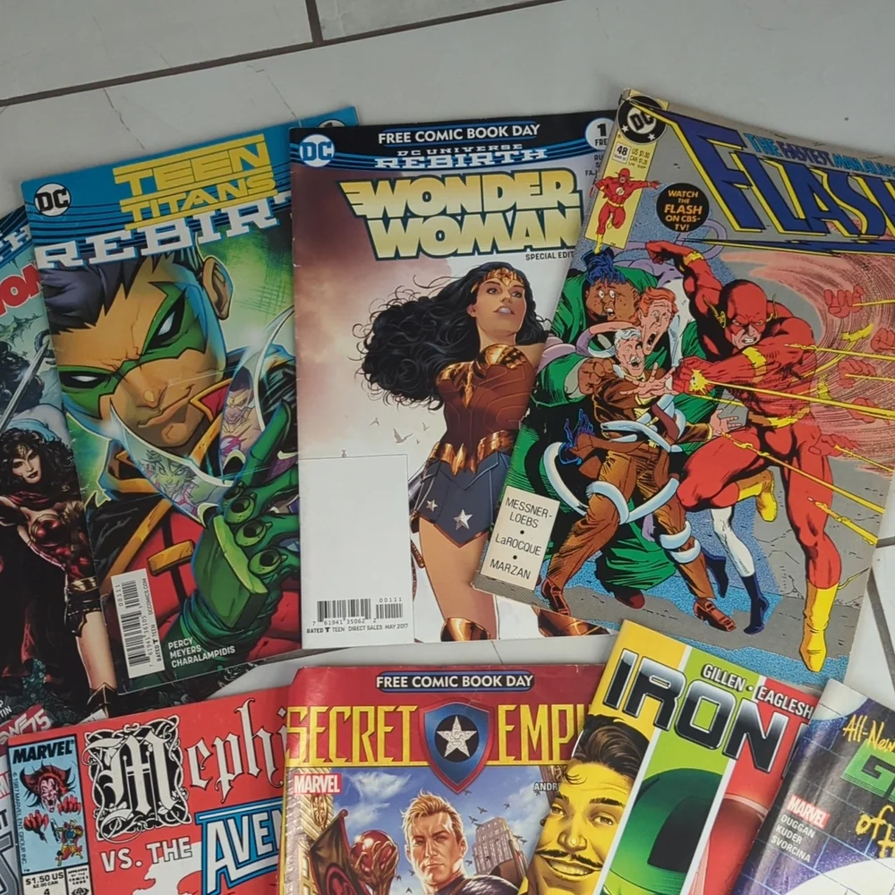 Collector's DC Comic bundle - Picture 3 of 9